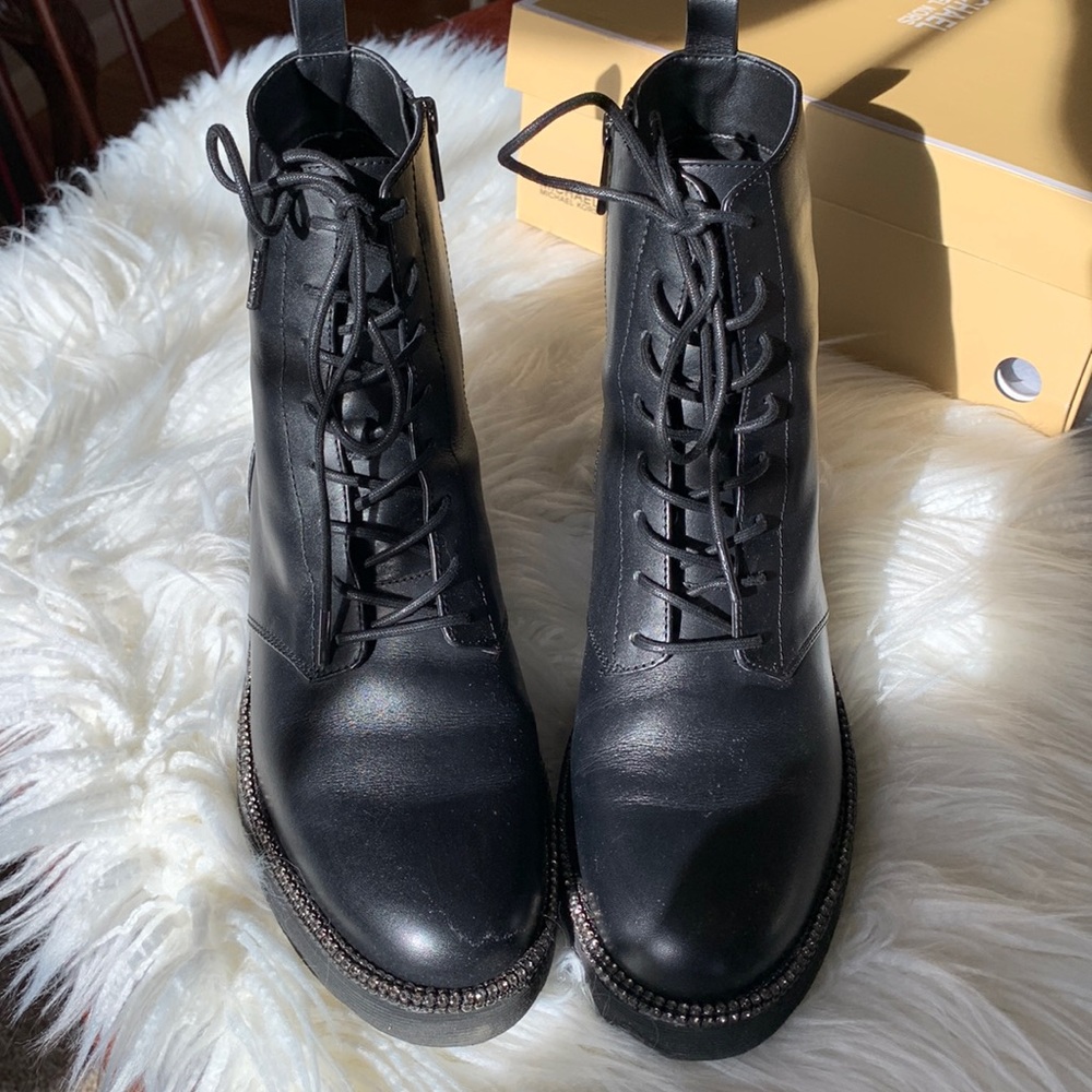 🌟MICHAEL KORS TAVIE LEATHER BOOTIE🌟 - Picture 3 of 13